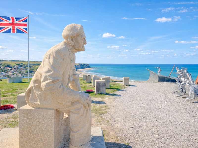 Arromanches - Bill Pendell Monument
